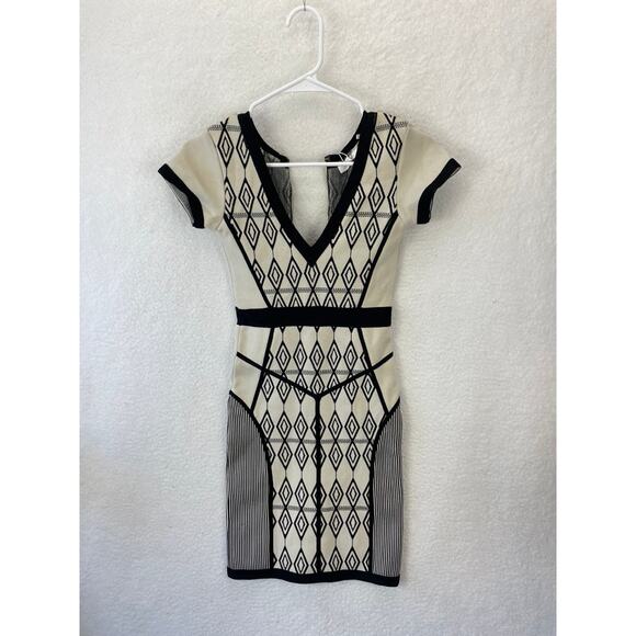 Stretta Mini Dress Women’s Size‎ XS Beige Geometric Zip Short Sleeve Bodycon NWT - Picture 1 of 7